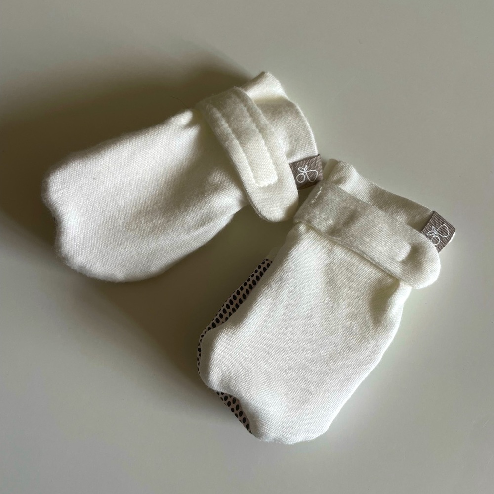 Goumi Mitts